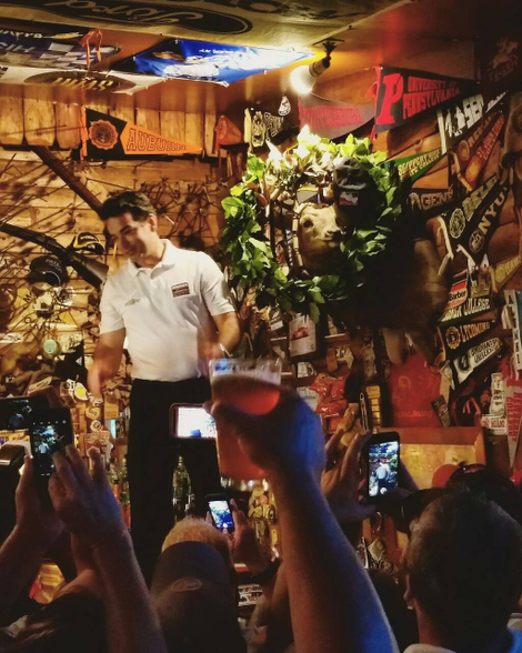 A member of Chip Ganassi Racing hanging Scott Dixon’s laurel wreath post-race, 2016.